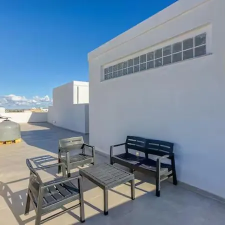 Family With Jacuzzi, 3br Countryside In Dingli