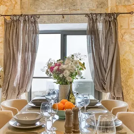 Family With Jacuzzi, 3br Countryside In Dingli