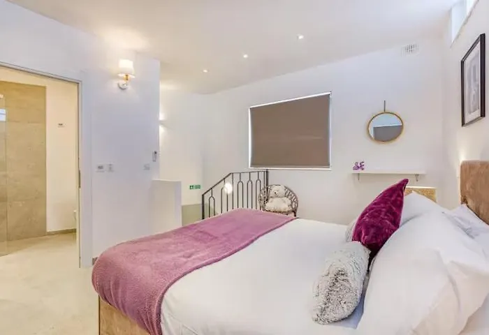 Family With Jacuzzi, 3br Countryside In * Dingli